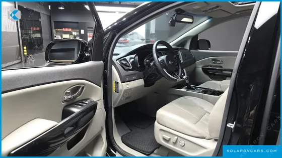 KIA CARNIVAL 9-SEATER NOBLESSE