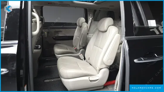 KIA CARNIVAL 9-SEATER NOBLESSE
