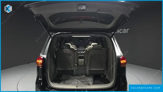KIA CARNIVAL 9-SEATER NOBLESSE