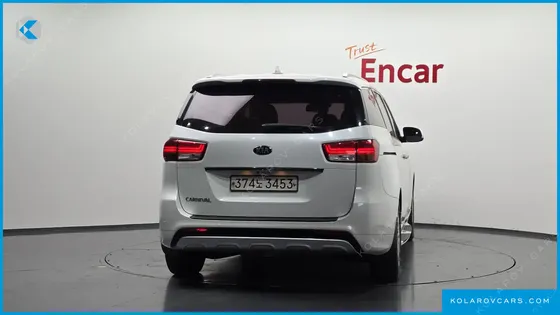 KIA CARNIVAL 9-SEATER NOBLESSE