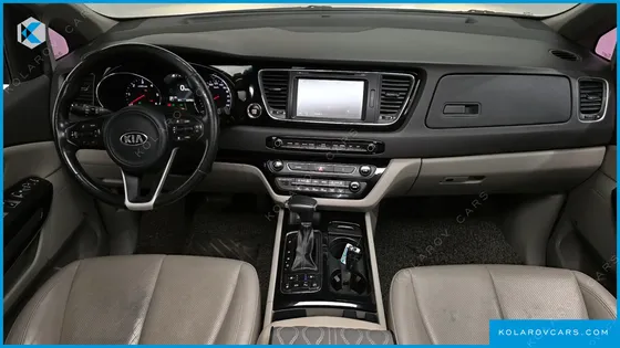 KIA CARNIVAL 9-SEATER NOBLESSE