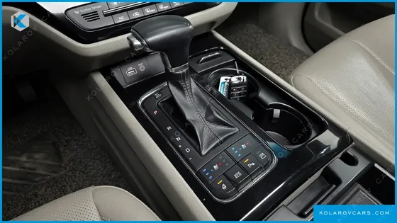 KIA CARNIVAL 9-SEATER NOBLESSE
