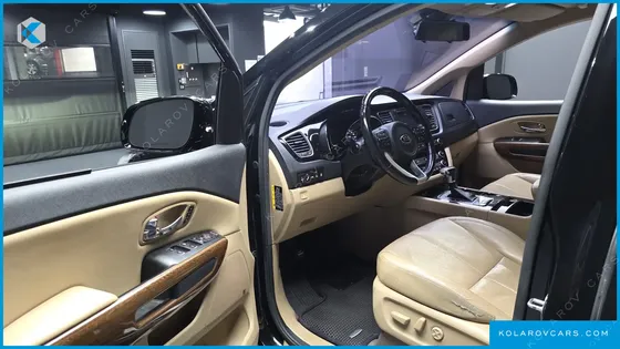 KIA CARNIVAL GASOLINE 9-SEATER HI-LIMOUSINE