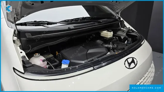 HYUNDAI STARIA 4WD TOURER 11-SEATER