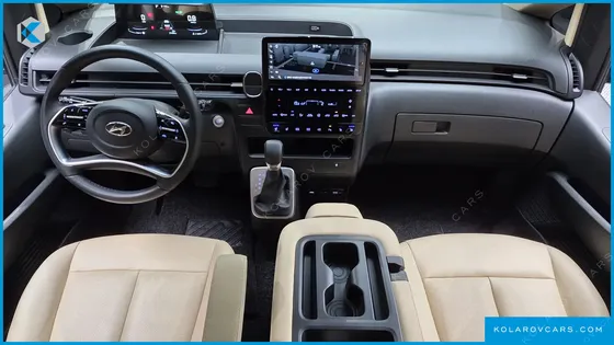 HYUNDAI STARIA 4WD TOURER 11-SEATER