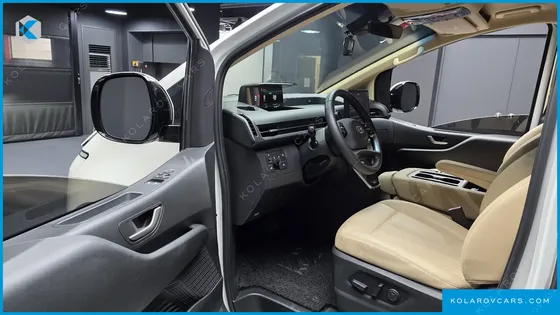 HYUNDAI STARIA 4WD TOURER 11-SEATER