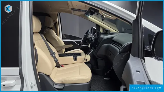 HYUNDAI STARIA 4WD TOURER 11-SEATER