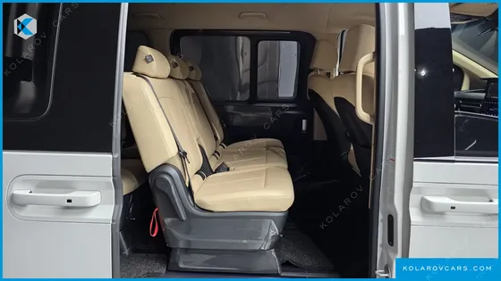 HYUNDAI STARIA 4WD TOURER 11-SEATER