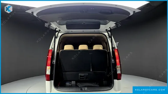 HYUNDAI STARIA 4WD TOURER 11-SEATER