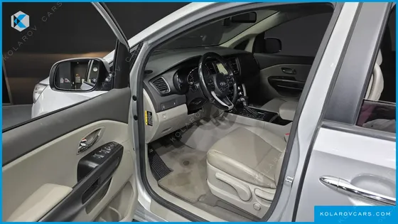 KIA CARNIVAL 9-SEATER LUXURY