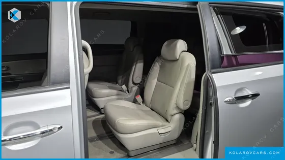 KIA CARNIVAL 9-SEATER LUXURY