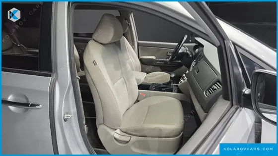 KIA CARNIVAL 9-SEATER LUXURY