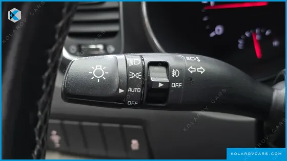 KIA CARNIVAL 9-SEATER LUXURY
