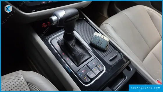 KIA CARNIVAL 9-SEATER NOBLESSE