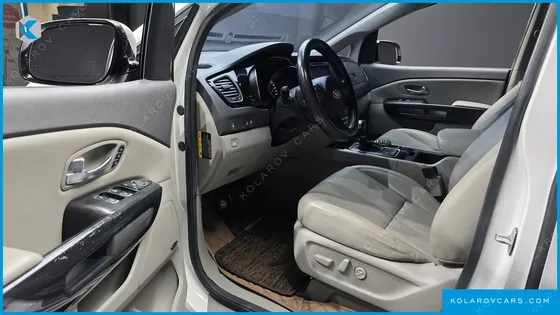 KIA CARNIVAL 9-SEATER NOBLESSE