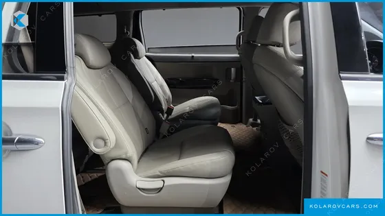 KIA CARNIVAL 9-SEATER NOBLESSE