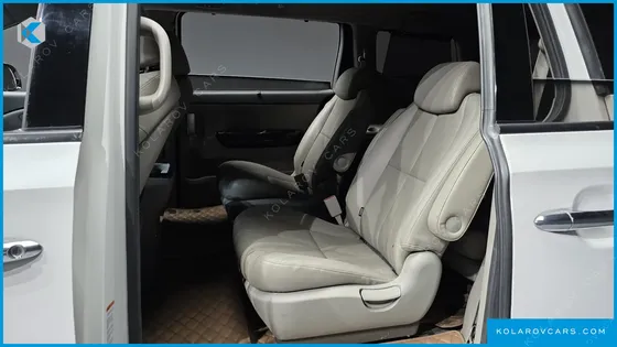 KIA CARNIVAL 9-SEATER NOBLESSE
