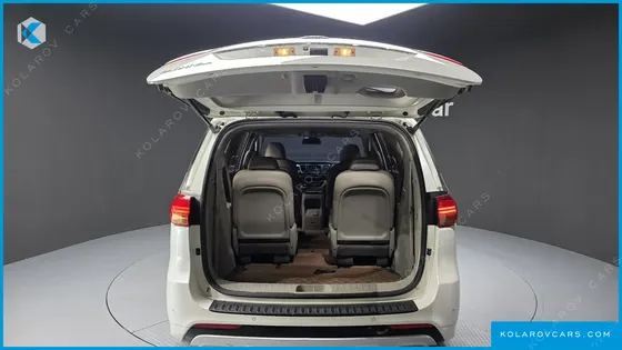 KIA CARNIVAL 9-SEATER NOBLESSE