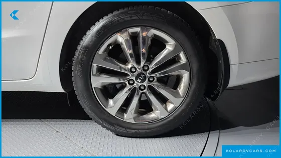 KIA CARNIVAL 9-SEATER NOBLESSE
