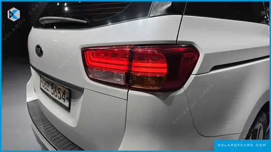 KIA CARNIVAL 9-SEATER NOBLESSE