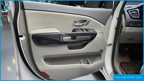 KIA CARNIVAL 9-SEATER NOBLESSE
