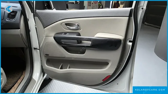 KIA CARNIVAL 9-SEATER NOBLESSE