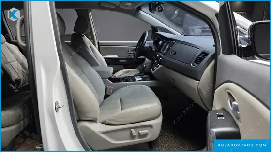 KIA CARNIVAL 9-SEATER NOBLESSE