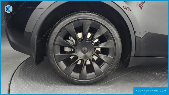 TESLA MODEL Y LONG RANGE AWD