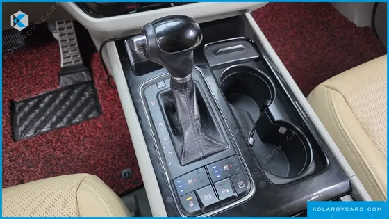 KIA CARNIVAL 9-SEATER NOBLESSE