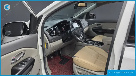 KIA CARNIVAL 9-SEATER NOBLESSE