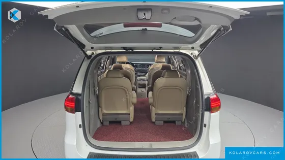 KIA CARNIVAL 9-SEATER NOBLESSE