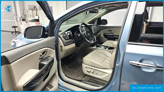 KIA CARNIVAL 9-SEATER NOBLESSE