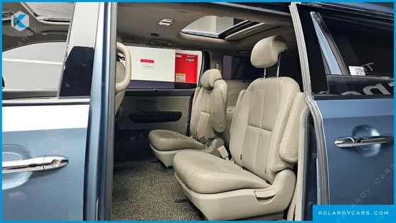 KIA CARNIVAL 9-SEATER NOBLESSE