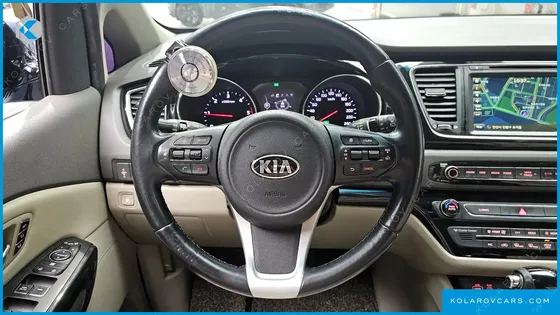 KIA CARNIVAL 9-SEATER NOBLESSE