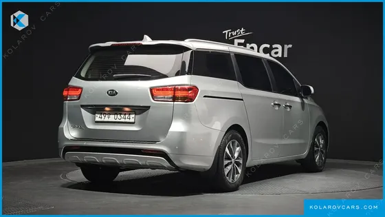 KIA CARNIVAL 9-SEATER LUXURY