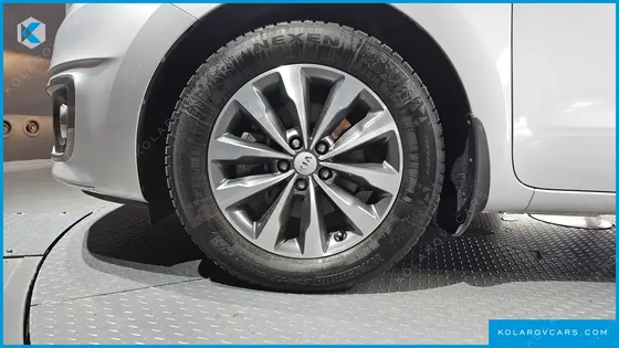KIA CARNIVAL 9-SEATER LUXURY
