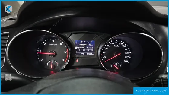 KIA CARNIVAL 9-SEATER LUXURY