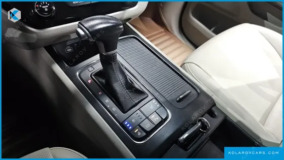 KIA CARNIVAL 9-SEATER LUXURY