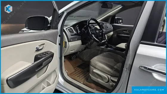 KIA CARNIVAL 9-SEATER LUXURY