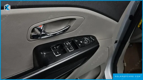 KIA CARNIVAL 9-SEATER LUXURY