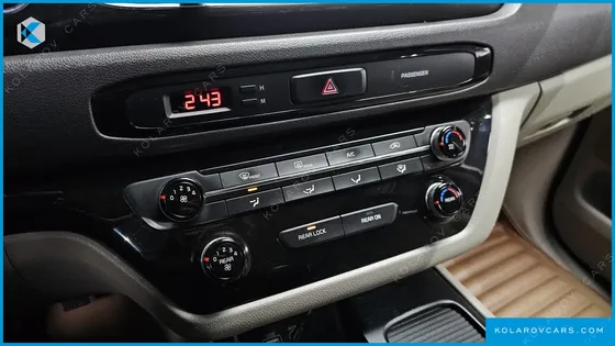 KIA CARNIVAL 9-SEATER LUXURY