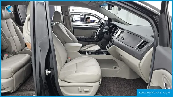 KIA CARNIVAL GASOLINE 7-SEATER LIMOUSINE