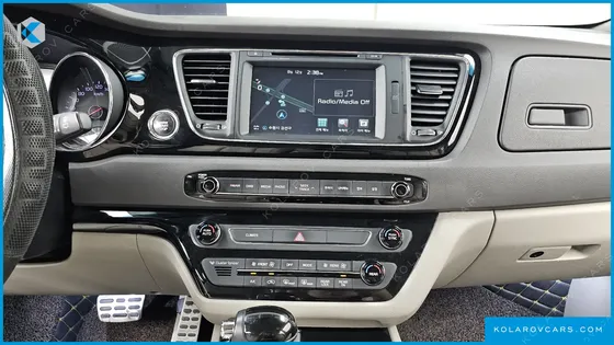 KIA CARNIVAL GASOLINE 7-SEATER LIMOUSINE