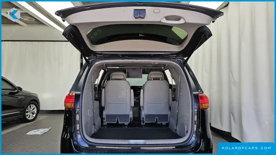 KIA CARNIVAL GASOLINE 7-SEATER LIMOUSINE