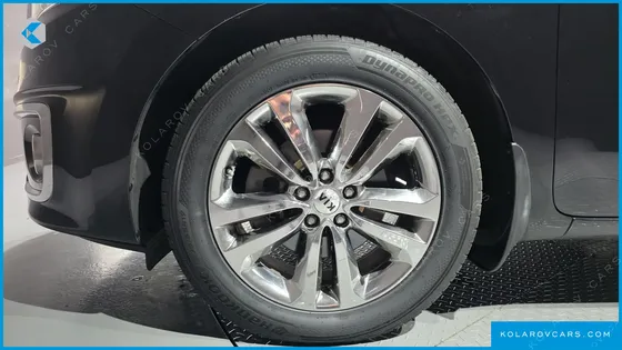 KIA CARNIVAL 9-SEATER PRESTIGE