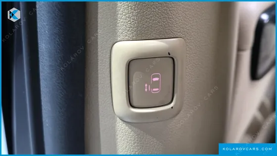 KIA CARNIVAL 9-SEATER PRESTIGE