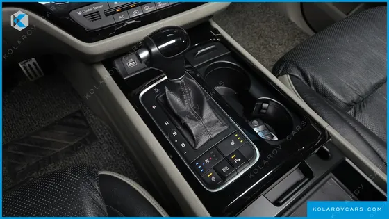 KIA CARNIVAL 9-SEATER PRESTIGE