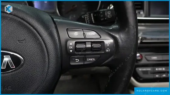 KIA CARNIVAL 9-SEATER PRESTIGE