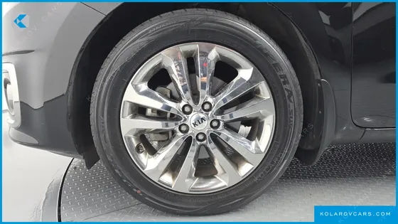 KIA CARNIVAL 9-SEATER PRESTIGE