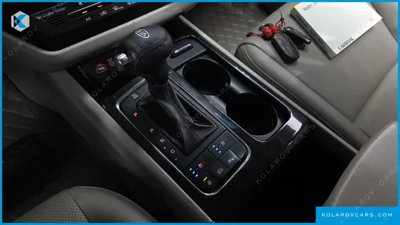 KIA CARNIVAL 9-SEATER PRESTIGE